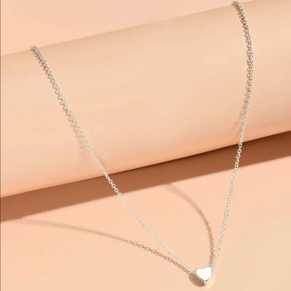 dainty silver heart decor necklace - Picture 3 of 4